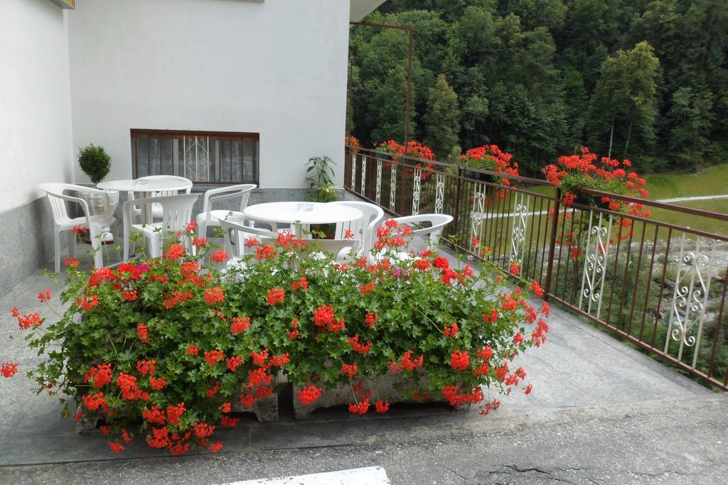 Albergo Ristorante Regina Bognanco ภายนอก รูปภาพ