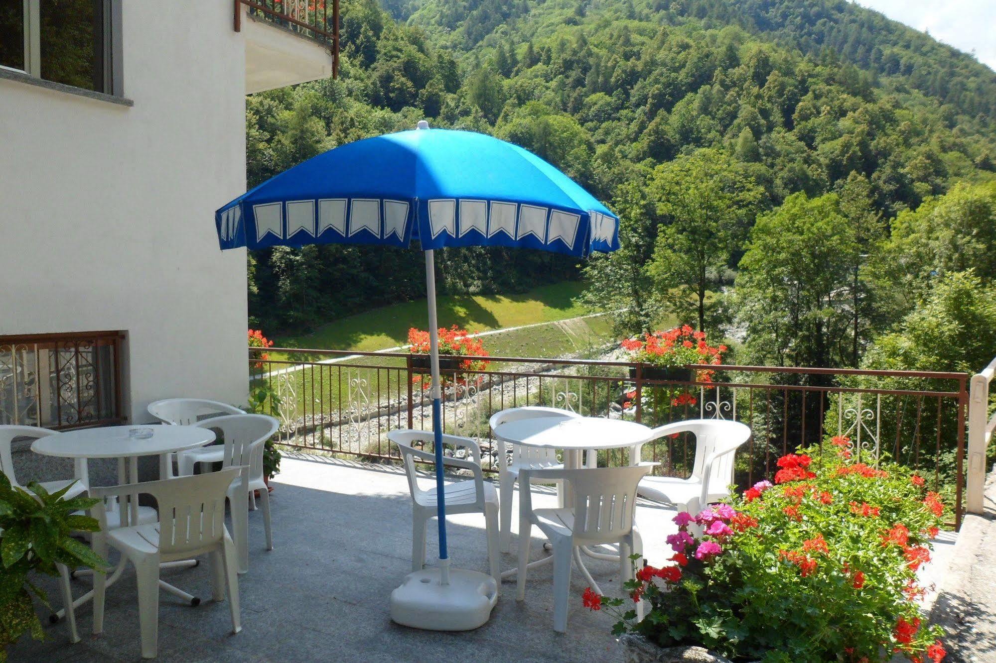 Albergo Ristorante Regina Bognanco ภายนอก รูปภาพ