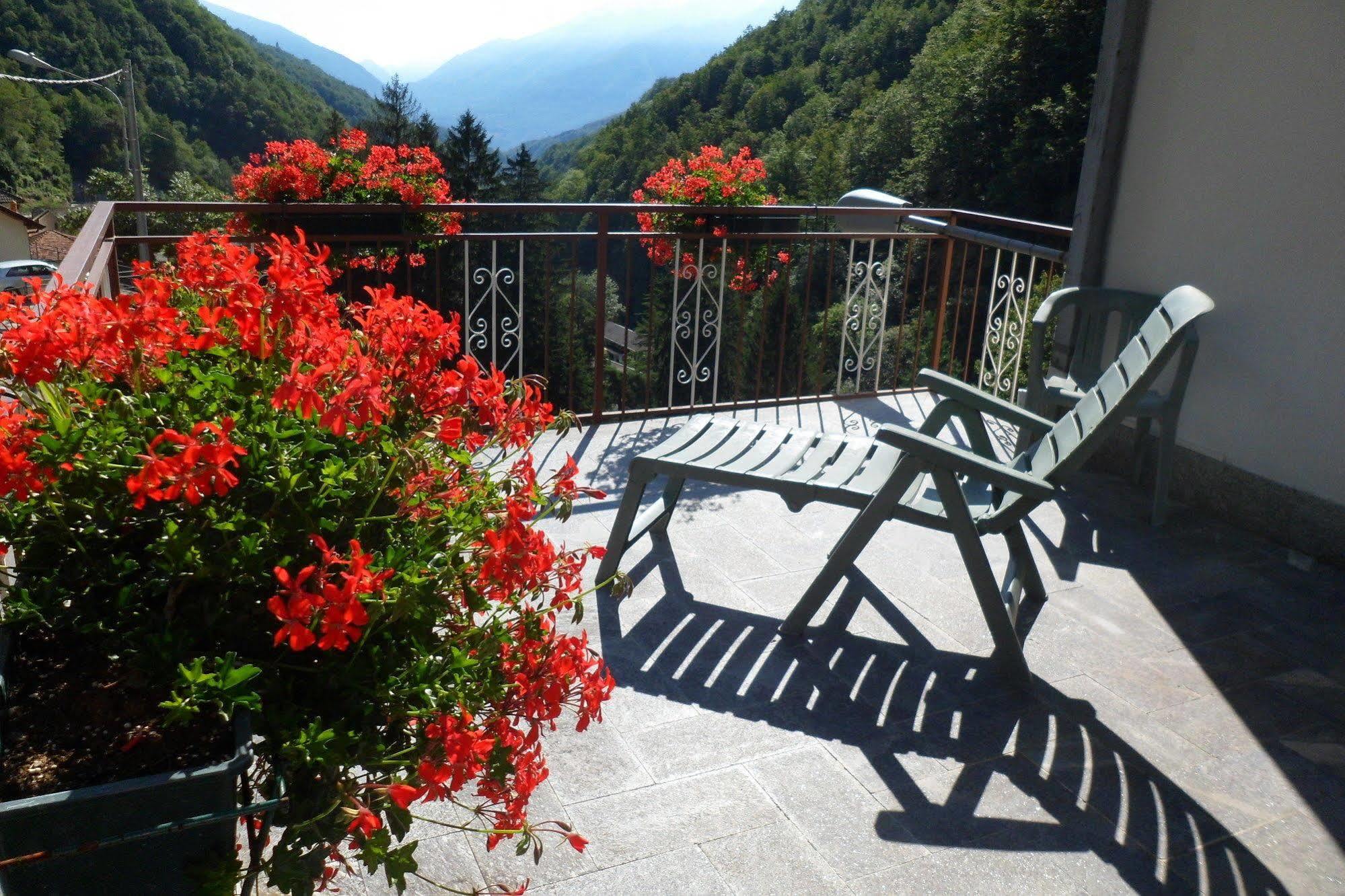 Albergo Ristorante Regina Bognanco ภายนอก รูปภาพ